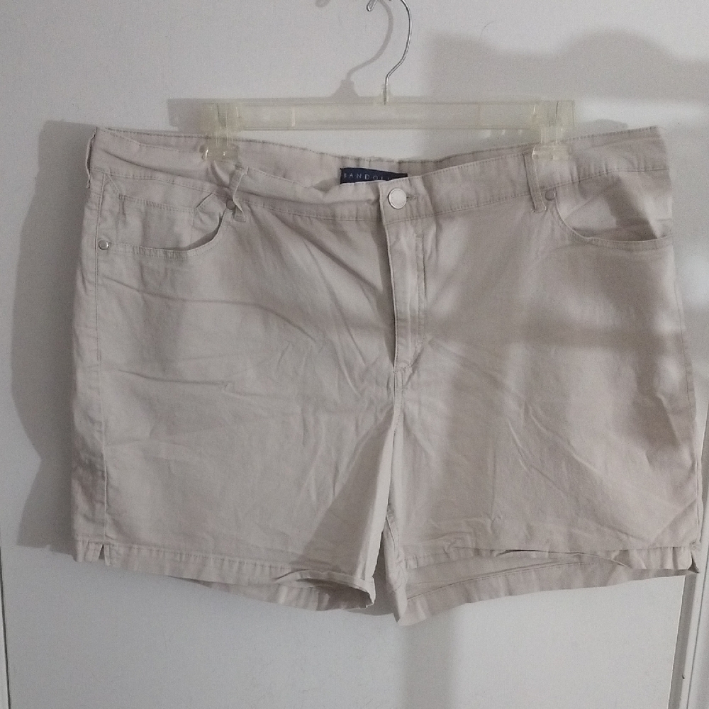 Bandolino Women's Light Beige Shorts